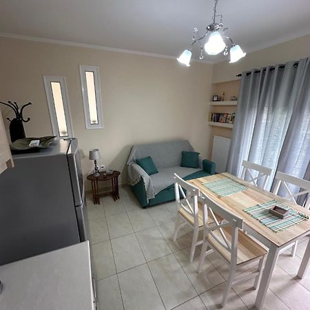 R Apartment Nafpaktos Eksteriør billede