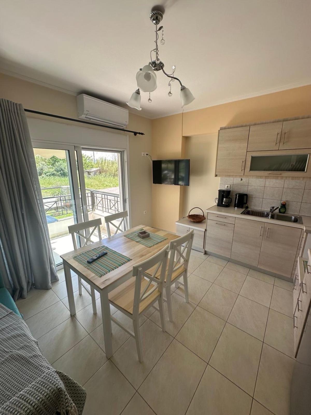 R Apartment Nafpaktos Eksteriør billede